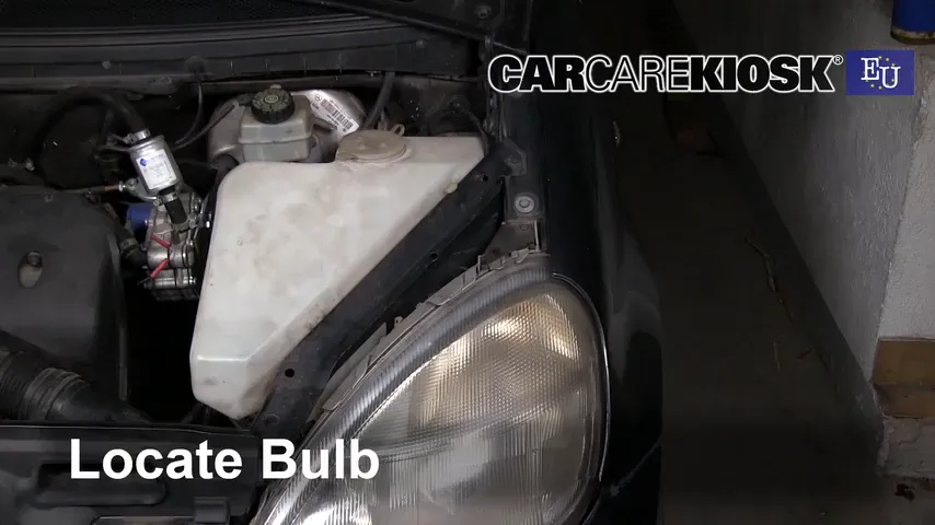 1999 Mercedes-Benz A160 Classic 1.6L 4 Cyl. Éclairage Feu clignotant avant (remplacer l'ampoule)
